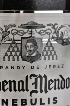 Brandy de Jerez Nebulis Cardenal Mendoza - Бренди де Херес Нэбулис Кардинал Мендоза 0.7 л в п/у