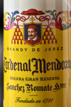 Brandy de Jerez Cardenal Mendoza Solera Gran Reserva - Бренди де Херес Солера Гран Резерва Кардинал Мендоза 0.05 л