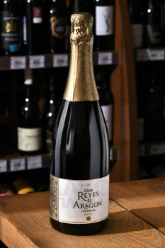 Reyes De Aragon Cava Imperial - вино игристое Кава Рейес Де Арагон Кава Империаль 0.75 л белое брют