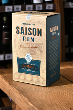 Rom Saison Reserve gift box - ром Сэзон Резерв в п/у 0.7 л