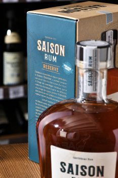 Rom Saison Reserve gift box - ром Сэзон Резерв в п/у 0.7 л