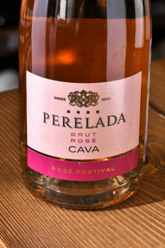 Cava Castillo Perelada Rose Brut - игристое вино Кава Кастильо Перелада Кава Розе Брют 0.75 л розовое брют