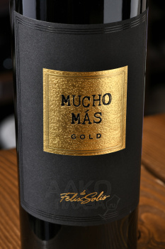 Mucho Mas Gold - вино Мучо Мас Голд 0.75 л красное полусухое