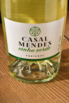 Casal Mendes Vinho Verde - вино Казаль Мендеш Винью Верде 0.75 л белое полусухое
