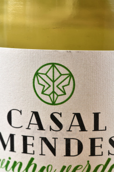 Casal Mendes Vinho Verde - вино Казаль Мендеш Винью Верде 0.75 л белое полусухое