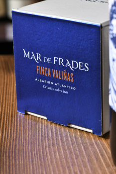 Bodegas Ramon Bilbao Mar de Frades Finca Valinas - вино Бодегас Рамон Бильбао Мар де Фрадес Финка Валиньяс 0.75 л в п/у белое сухое
