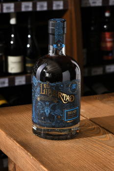 El Libertad Flavor of Darkness Dark Oak Spiced 8 Years Old - ром Эль Либертад 8 лет Аромат Тьмы Тёмный Дуб Пряный 0.7 л