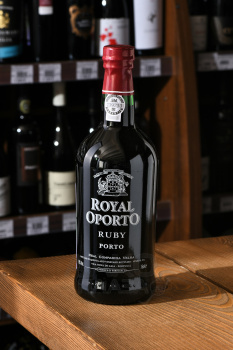 Royal Oporto Ruby - портвейн Роял Опорто Руби 0.75 л