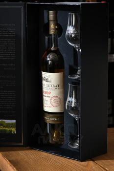 Leyrat VSOP - коньяк Лейра ВСОП 0.7 л в п/у с 2 бокалами
