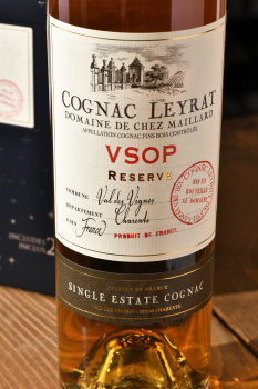 Leyrat VSOP - коньяк Лейра ВСОП 0.7 л в п/у с 2 бокалами