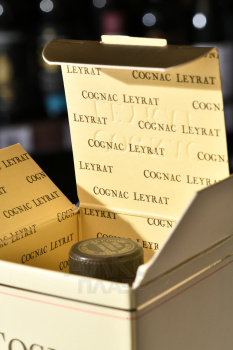 Leyrat VS gift box - коньяк Лейра ВС 0.7 л в п/у