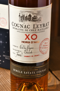 Leyrat XO Hors d’Age - коньяк Лейра ХО Ор д’Аж 0.7 л в п/у с 2 бокалами