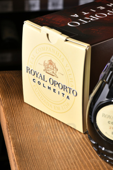 Royal Oporto Colheita - портвейн Роял Опорту Кулейта 0.75 л в п/у