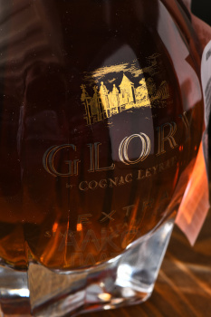 Cognac Leyrat Extra Glory - коньяк Лейра Экстра Глори 0.7 л в п/у