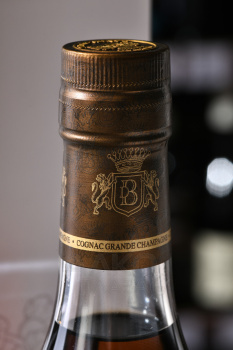 Daniel Bouju VSOP Grand Champagne gift box - коньяк Даниэль Бужу ВСОП Гранд Шампань 0.7 л