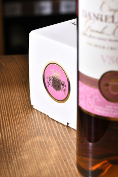 Daniel Bouju VSOP Grand Champagne gift box - коньяк Даниэль Бужу ВСОП Гранд Шампань 0.7 л