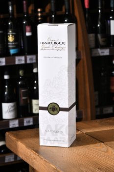 Daniel Bouju Napoleon Grand Champagne in gift box - коньяк Даниэль Бужу Наполеон Гран Шампань 0.7 л в п/у