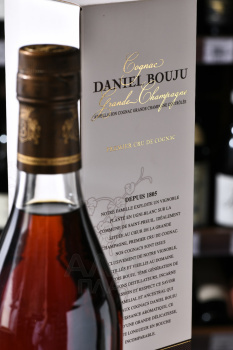 Daniel Bouju Napoleon Grand Champagne in gift box - коньяк Даниэль Бужу Наполеон Гран Шампань 0.7 л в п/у