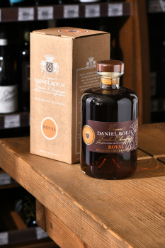 Daniel Bouju Royal Grand Champagne gift box - коньяк Даниэль Бужу Рояль Гранд Шампань 0.5 л в п/у