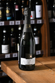 Winzer von Erbach Riesling Sekt Brut - вино игристое Винцер фон Эрбах Рислинг Зект Брют 0.75 л белое брют