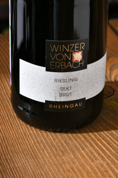 Winzer von Erbach Riesling Sekt Brut - вино игристое Винцер фон Эрбах Рислинг Зект Брют 0.75 л белое брют