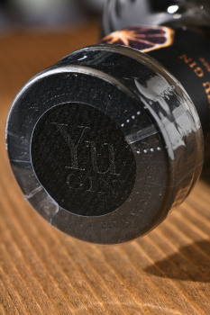 Yu Gin Black Lemon - джин Ю Юдзу Черный Лимон 0.7 л