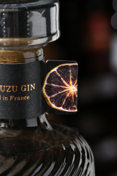 Yu Gin Black Lemon - джин Ю Юдзу Черный Лимон 0.7 л