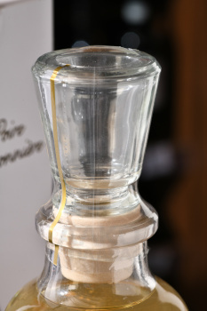 G.E. Massenez Eau-De-Vie Poire Williams - водка Ж.Е. Массене О-Де-Ви Пленная Груша 0.7 л