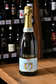 Valdo Puro Blanc de Blancs - вино игристое безалкогольное Вальдо Пуро Блан де Блан 0.75 л белое полусладкое