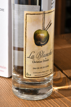 Christian Drouin Blanche de Normandie -  кальвадос Кристиан Друэн Бланш де Норманди 0.7 л