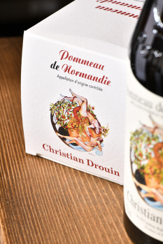 Christian Drouin Pommeau de Normandie - ликер Кристиан Друэн Поммо де Норманди 0.7 л в п/у