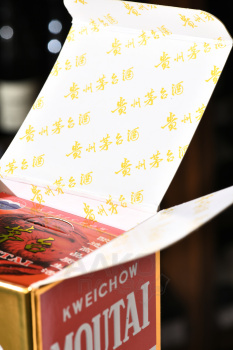 Kweichow Moutai - водка Куайчжоу Маотай 0.5 л в п/у + 2 рюмки