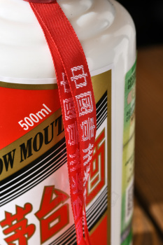 Kweichow Moutai - водка Куайчжоу Маотай 0.5 л в п/у + 2 рюмки