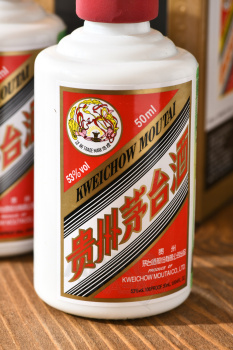 Bayczyu Kweichow Moutai - водка Байцзю Куайчжоу Маотай 0.05 л в п/у