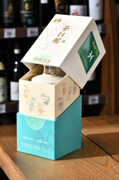Moutai Chun Zodiac Pisces - байцзю Маотай Чунь Знаки Зодиака Рыбы 0.375 л в п/у