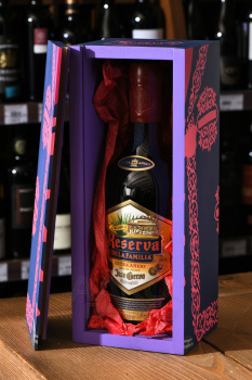 Jose Cuervo Reserva de la Familia Extra Anejo - текила Хосе Куэрво Резерва де ла Фамилия Экстра Аньехо 0.75 л в д/у