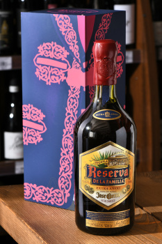 Jose Cuervo Reserva de la Familia Extra Anejo - текила Хосе Куэрво Резерва де ла Фамилия Экстра Аньехо 0.75 л в д/у