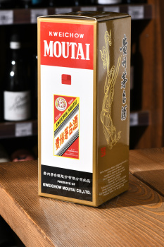 Kweichow Moutai - байцзю Куайчжоу Маотай 0.5 л + 2 рюмки в п/у