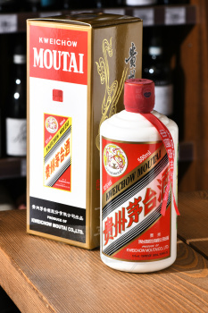 Kweichow Moutai - байцзю Куайчжоу Маотай 0.5 л + 2 рюмки в п/у