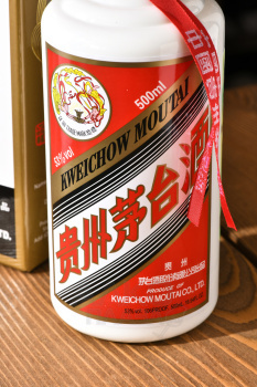 Kweichow Moutai - байцзю Куайчжоу Маотай 0.5 л + 2 рюмки в п/у