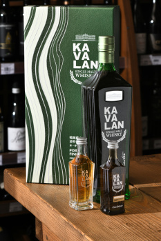 Kavalan Concertmaster Port Finish - виски Кавалан Концертмастер Порт Финиш 0.7 л набор в п/у