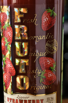 Fruto Strawberry - ликер Фруто Клубника 0.5 л