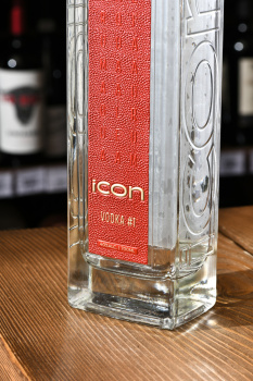 ICON Red - водка Айкон Ред 0.7 л