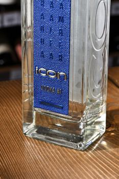 iCON Blue - водка Айкон Блю 0.7 л