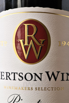 Robertson Winery Pinotage - вино Робертсон Вайнери Пинотаж 0.75 л красное сухое