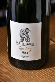 Hans Baer Riesling Sekt - вино игристое Ханс Баер Рислинг Зект 0.75 л белое сухое