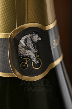Hans Baer Riesling Sekt - вино игристое Ханс Баер Рислинг Зект 0.75 л белое сухое