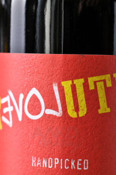 Love Revolution Pinotage - вино Лав Революшн Пинотаж 0.75 л красное сухое
