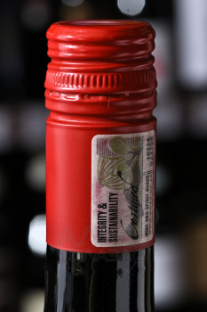 Love Revolution Pinotage - вино Лав Революшн Пинотаж 0.75 л красное сухое