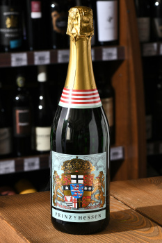 Prinz von Hessen Riesling Sekt Extra Trocken - вино игристое Принц Фон Хессен Рислинг Зект Экстра Трокен 0.75 л белое сухое